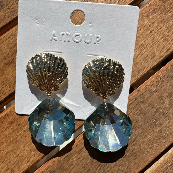 Amour Gold Crystal Shell Dangle Earrings - Picture 4 of 4